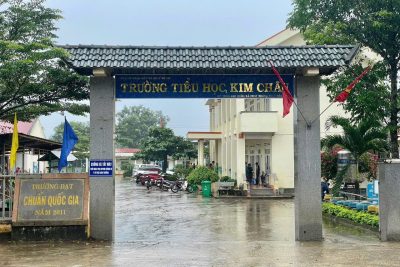 TUỔI TRẺ TRƯỜNG TIỂU HỌC HOÀNG HANH XUNG KÍCH:  “THẮP LỬA HY VỌNG GIỮA MÙA MƯA LŨ”